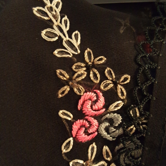 ❤️ NWT Liz Claiborne Sheer Black Embroidered Scarf - Picture 4 of 9